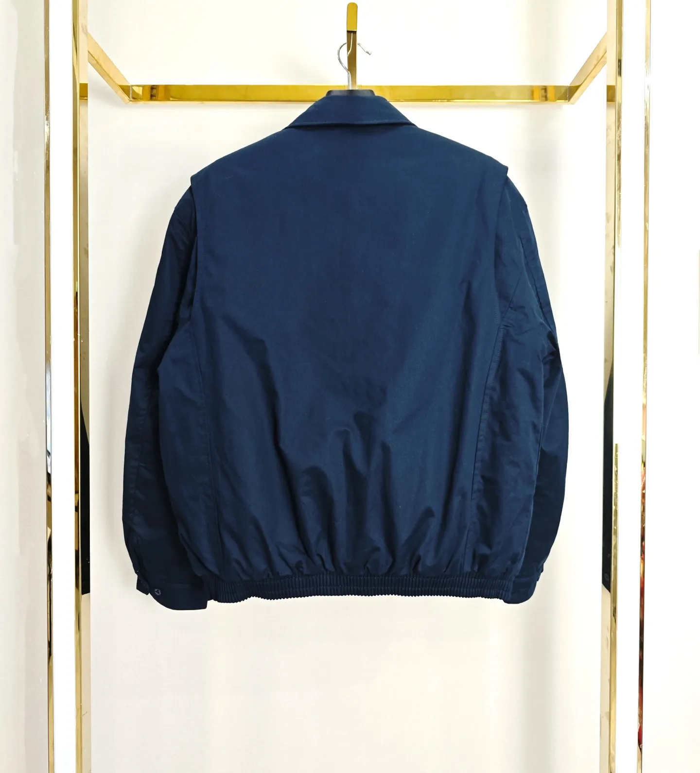 P330 Ralph Lauren/Ralph Lauren Harrington old money style zipper cotton jacket, the same style as Yi Mengling. Recommended by many fashion bloggers. The Harrington jacket's lapel zipper windproof design perfectly blends casual style with street trend elements, making it very suitable for neutral wear. The fabric texture of the jacket is excellent and comfortable to wear. It is a very versatile and trendy jacket. Original development, 100% pure cotton fabric, exquisite embroidery, evergreen style for all seasons, feel free to buy it, retro will never go out of style! The embroidery on the chest is made of German Oman embroidery fiber with original data. The embroidery process is very particular. Japanese Tajima machines are used to ensure exquisite three-dimensional embroidery, which is what I said is different from what is on the market. Regarding the workmanship, the version is a loose version and can be worn by boys and girls!! The jacket can be worn longer, for spring and autumn trips. Color: khaki, navy blue, black. Size: S~XXL